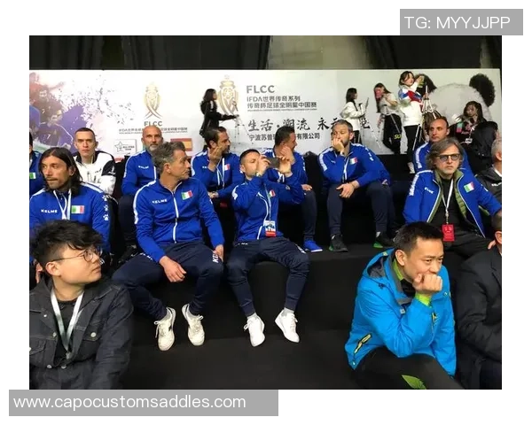 足球明星卡签字背后的故事与细节揭秘让你更近距离感受偶像魅力 足球明星卡签字背后的故事与细节揭秘让你更近距离感受偶像魅力