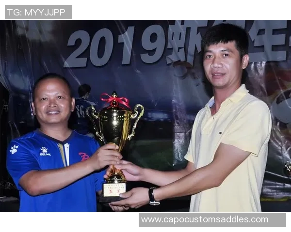 足球明星挂布竖版展示让你近距离感受球场魅力与激情