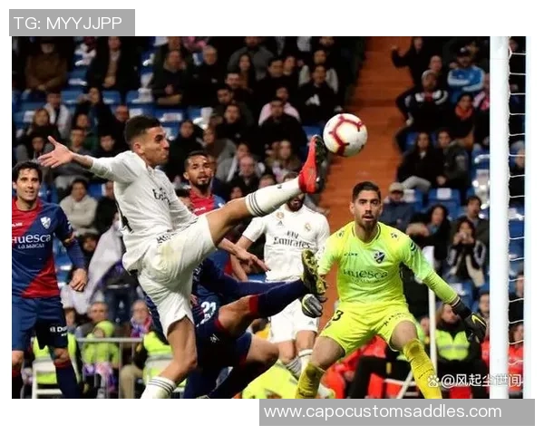 足球明星被狂热粉丝追逐险遭意外事件引发广泛关注与讨论 足球明星被狂热粉丝追逐险遭意外事件引发广泛关注与讨论