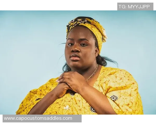 黑白混血足球明星的传奇之路与多元文化的交融探索 黑白混血足球明星的传奇之路与多元文化的交融探索